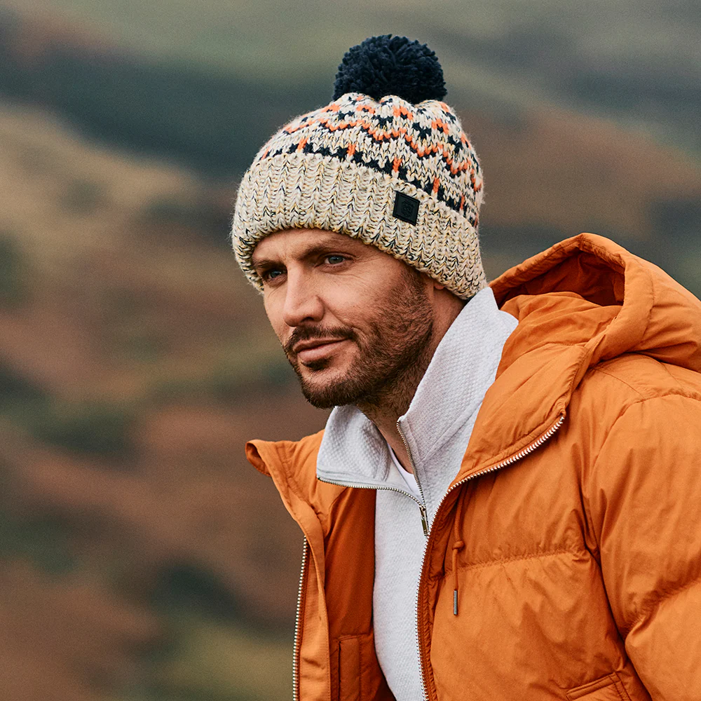 Failsworth Arctic Bommelmütze Fair Isle - Hellgrau-Marineblau-Orange - Image 3
