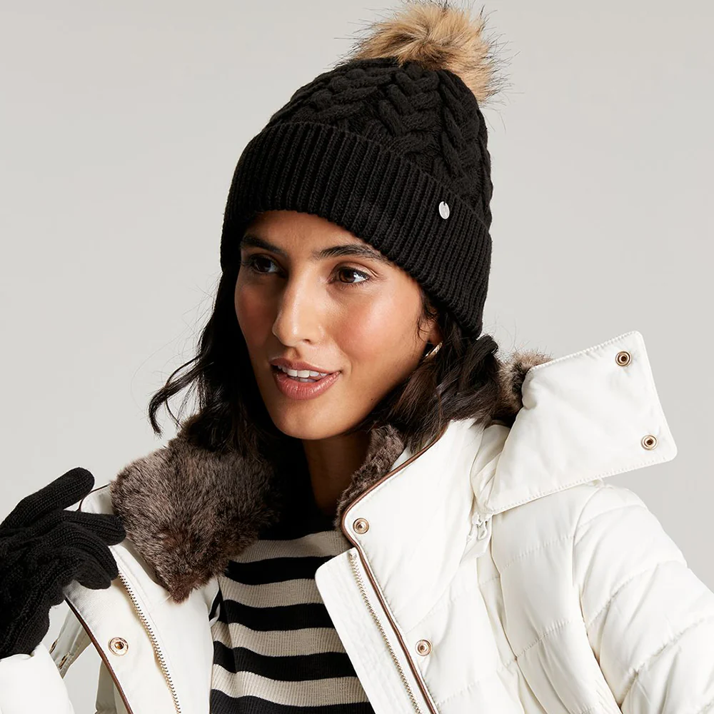 Joules Elena Cable Knit und Kunstfell Bommel Bommelmütze - Schwarz - Image 3