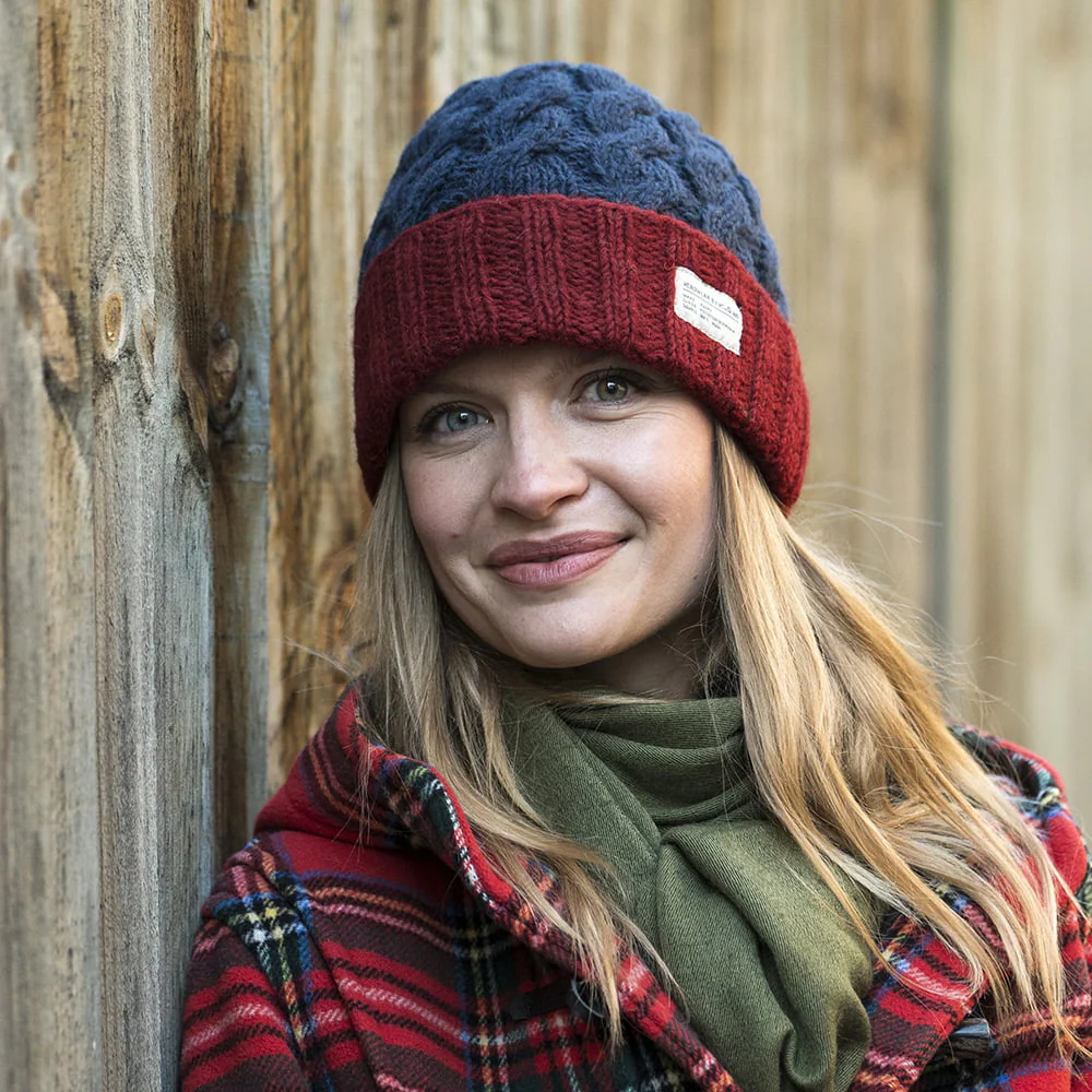 Kusan 2-Tone Turn Up Beanie Mütze mit Zopfstrickmuster - Marineblau-Rot - Image 3