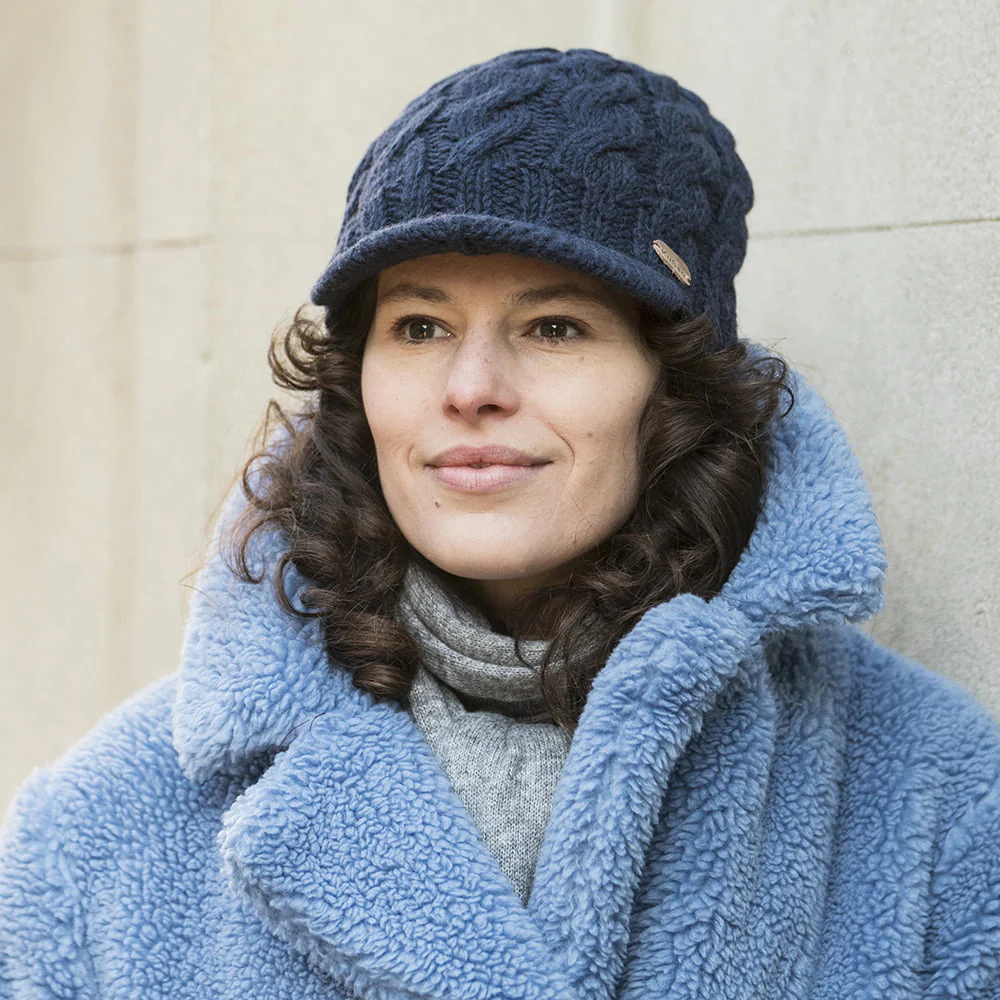 Kusan Beanie Mütze mit Visier im Zopfstrickmuster - Marineblau - Image 3
