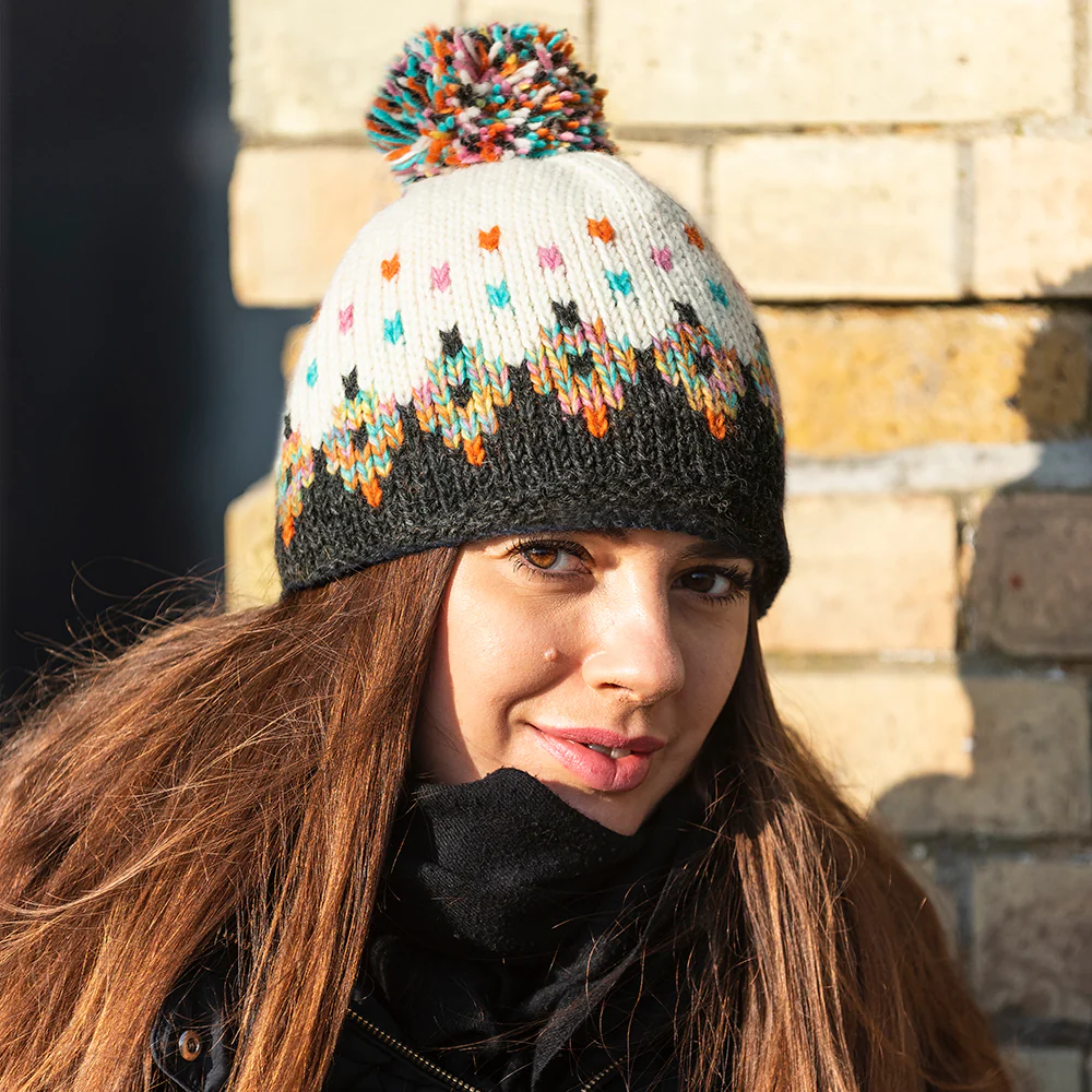 Kusan Snowy Bommelmütze Fair Isle - Cremefarben- Anthrazit - Image 3