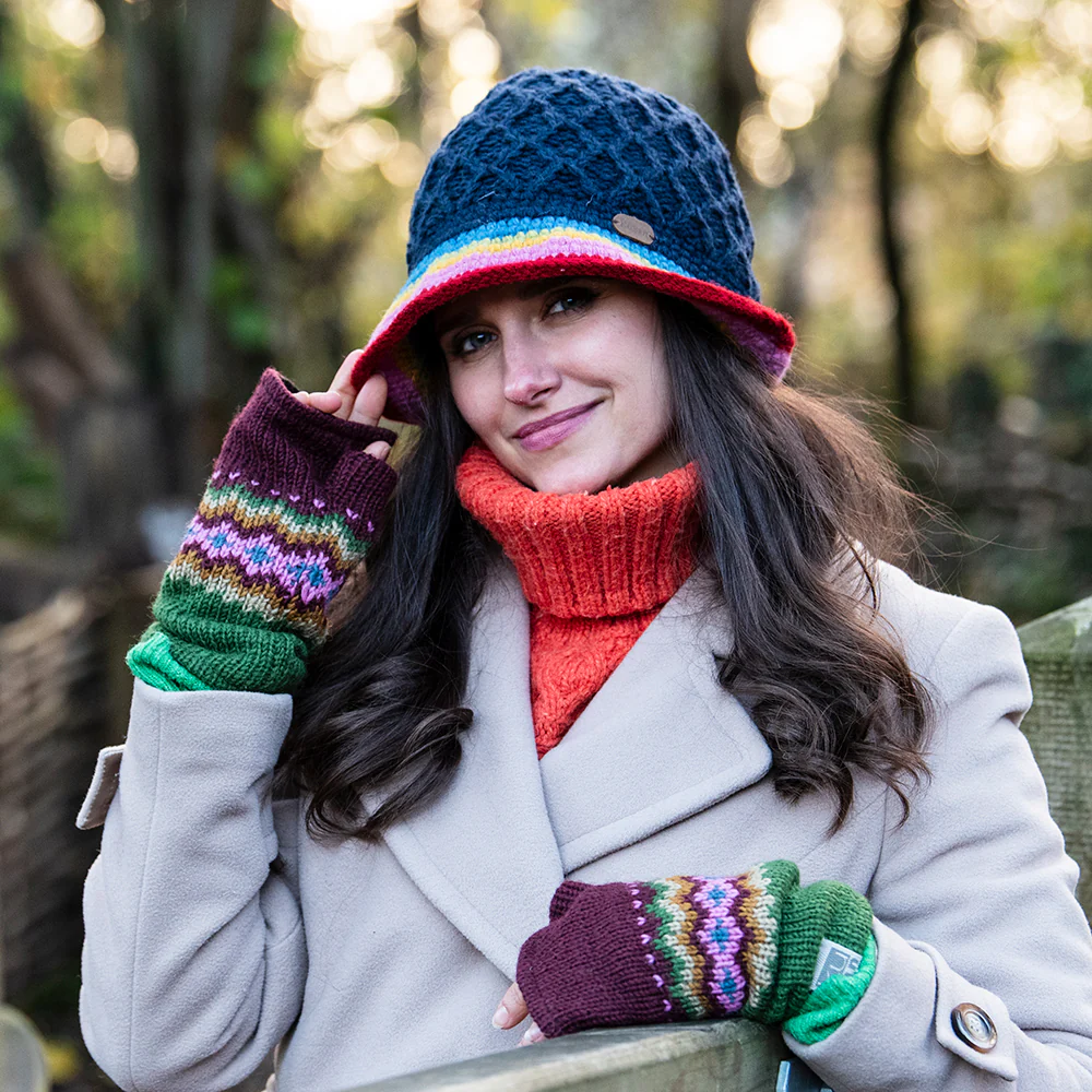 Kusan Striped Brim Fischerhut Diamond Knit - Marineblau-Regenbogen - Image 2