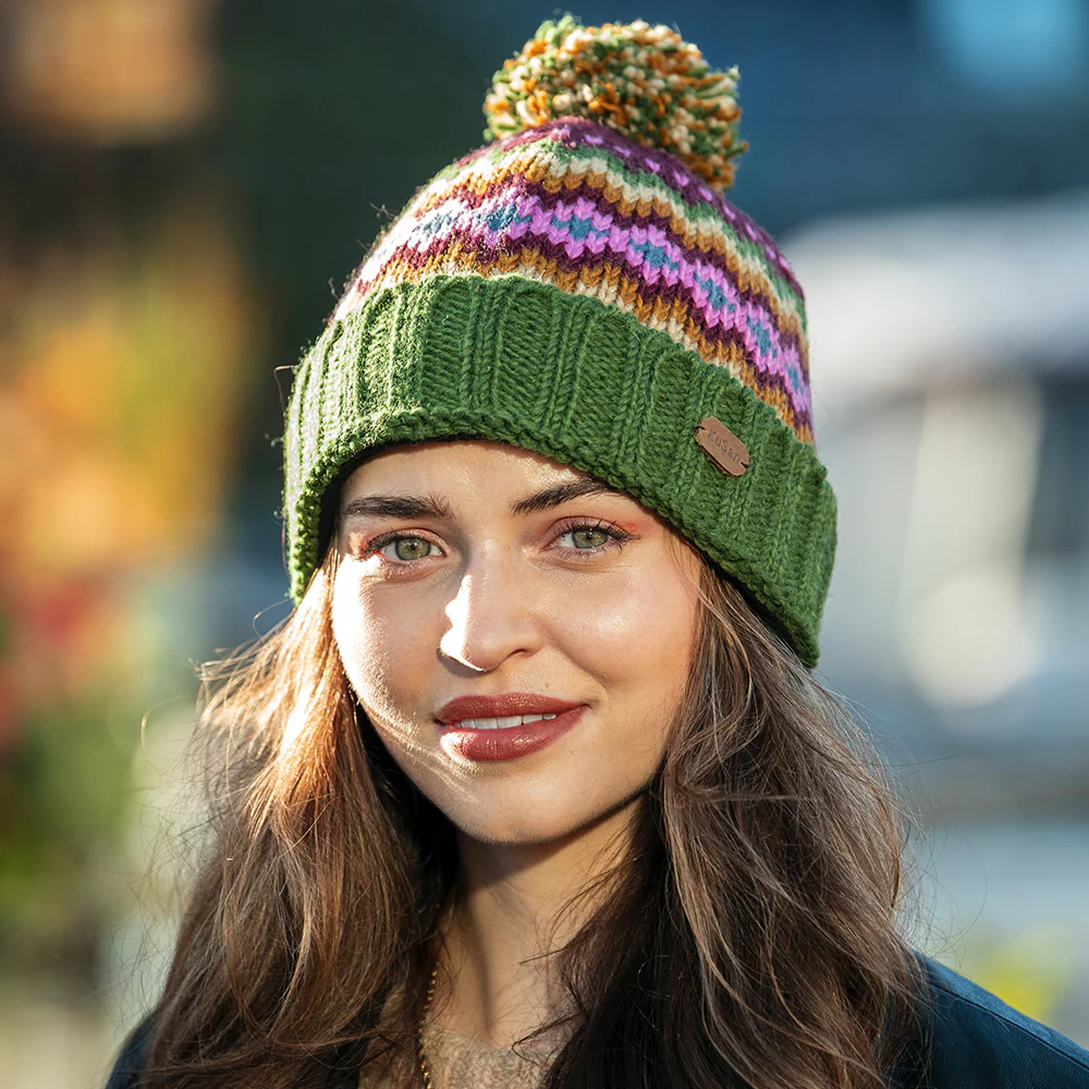 Kusan Turn Up Bommelmütze Fair Isle - Grün-Lila-Senfgelb - Image 3
