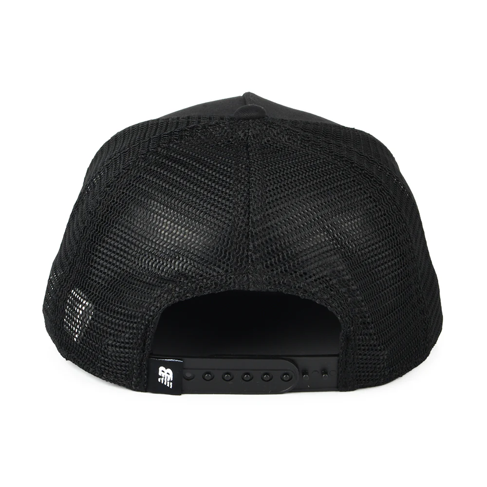 New Balance Sport Essentials Trucker Cap - Schwarz auf Schwarz - Image 3