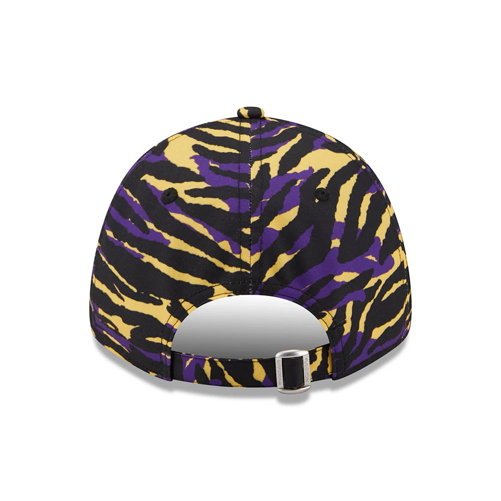 New Era 9FORTY L.A. Lakers Baseball Cap - NBA AOP Camo Print - Lila - Image 3