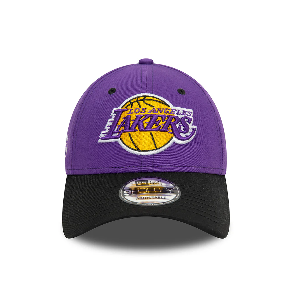 New Era 9FORTY L.A. Lakers Baseball Cap - NBA Side Patch - Lila-Schwarz - Image 2