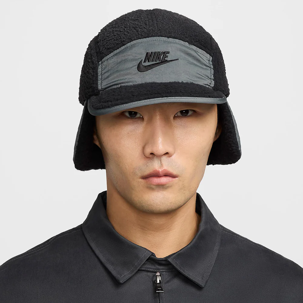 Nike Golf Fly 5 Paneelen Cap mit Ohrenklappen - Schwarz-Grau - Image 2