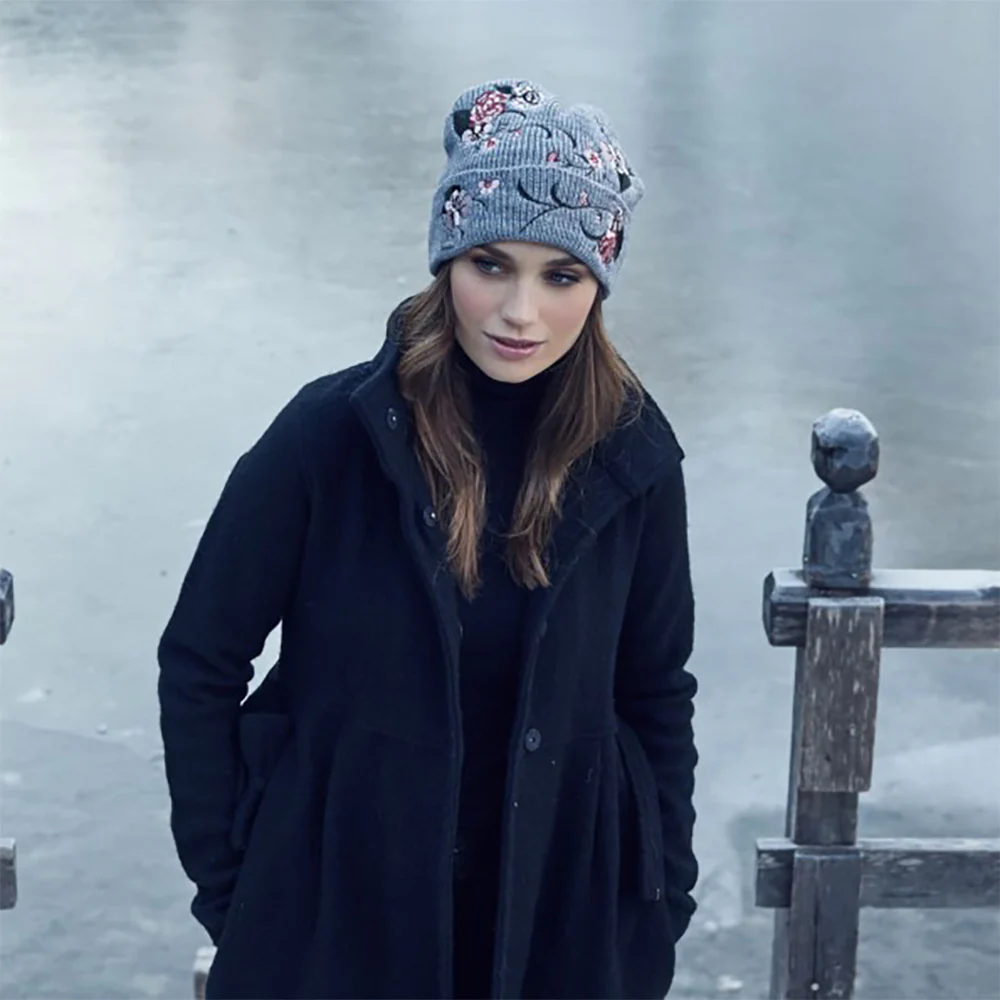 Seeberger Bestickte Blumen Beanie Mütze - Grau - Image 2